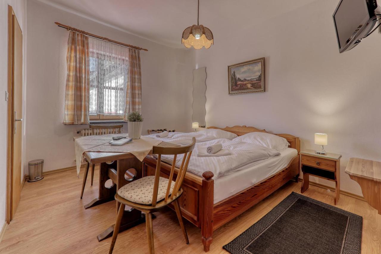 Hotel Bayerischer Hof โบเดนไมส์ ภายนอก รูปภาพ