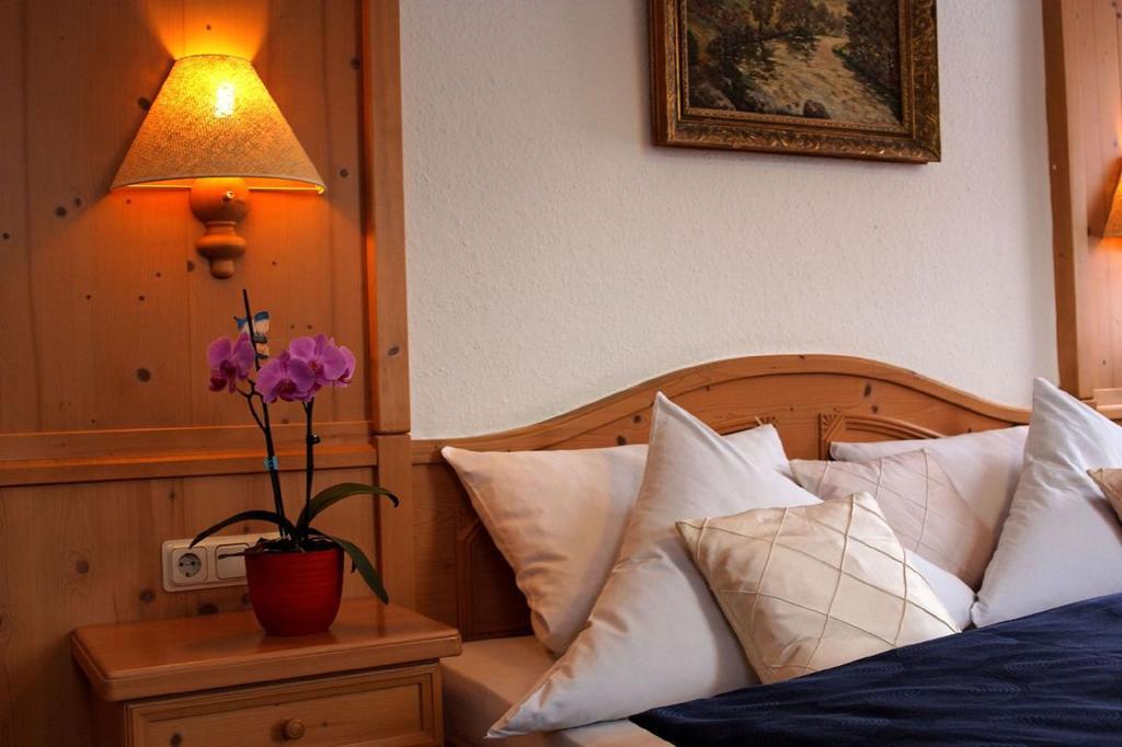 Hotel Bayerischer Hof โบเดนไมส์ ภายนอก รูปภาพ
